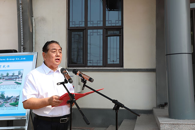 图为集团党委书记、董事长许刚作沉要讲话.jpg