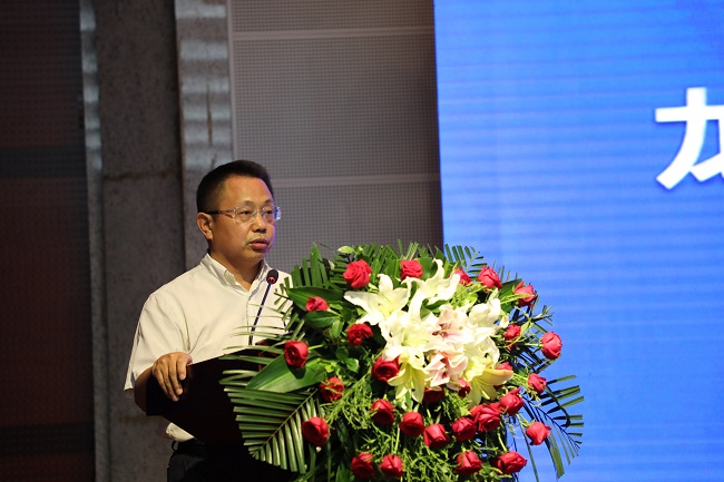 1563711199279093344.jpg 集团总裁范先国在会上作2019年上半年工作汇报.jpg