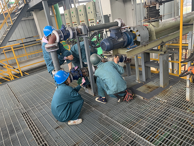 3-焦作基地钛一合成金红石岗位：电动阀门销毁，，，，，车间仪表人员协助项目组进行检建，，，，，保障试车正常进行。。。。。.jpg