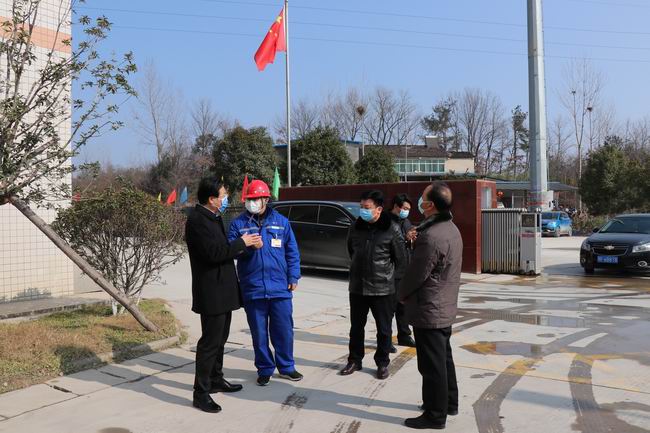 2-南漳县委书记王鹏一行来到襄阳公司领导疫情防控工作.jpg
